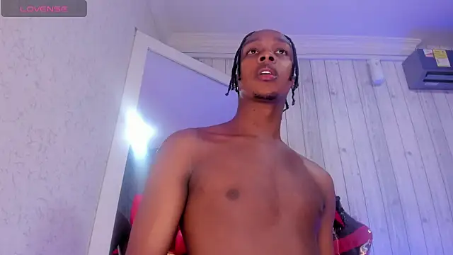 Snapshot of DominicSccott chatting on 09.16.25 DominicSccott online show from 09.16.25