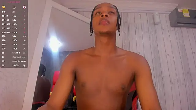 Snapshot of DominicSccott chatting on 09.17.25 DominicSccott online show from 09.17.25