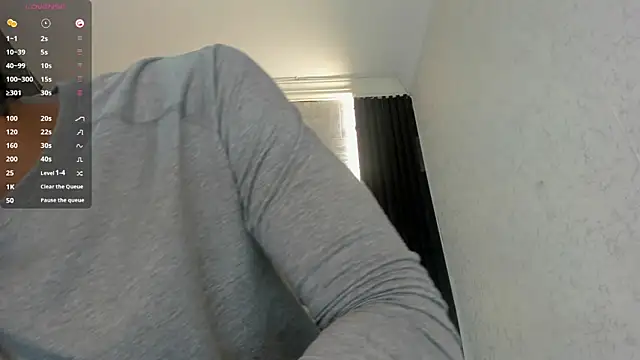 Snapshot of DominicSccott chatting on 10.08.25 DominicSccott online show from 10.08.25