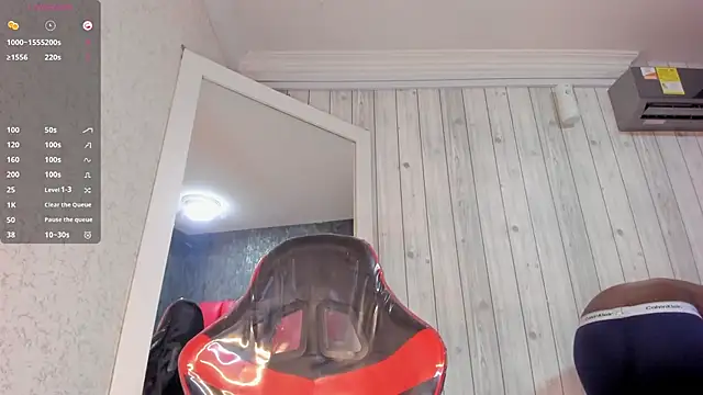 Snapshot of DominicSccott chatting on 11.19.25 DominicSccott online show from 11.19.25