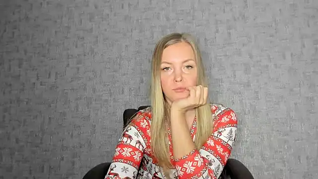 Snapshot of iam_Venus chatting on 12.18.25 iam Venus online show from 12.18.25