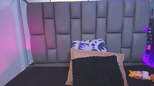  MiaBrown  online show from 11.25.25