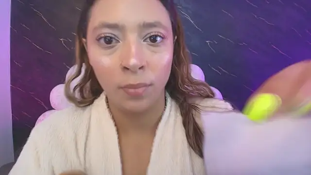 Snapshot of _MiaBrown_ chatting on 04.29.26 MiaBrown online show from 04.29.26