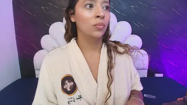 Snapshot of _MiaBrown_ chatting on 04.30.26 MiaBrown online show from 04.30.26