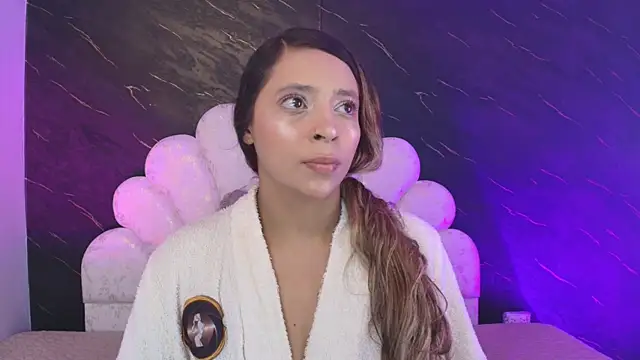 Snapshot of _MiaBrown_ chatting on 05.04.26 MiaBrown online show from 05.04.26