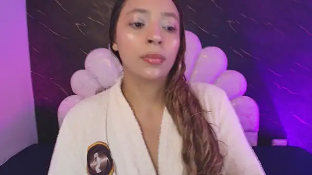 Snapshot of _MiaBrown_ chatting on 05.06.26 MiaBrown online show from 05.06.26