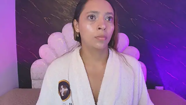 Snapshot of _MiaBrown_ chatting on 05.20.26 MiaBrown online show from 05.20.26