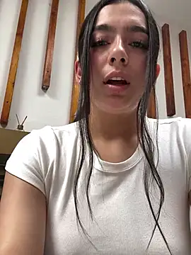 Snapshot of Nicollemays chatting on 02.12.25 Nicollemays online show from 02.12.25