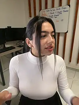 Snapshot of Nicollemays chatting on 02.15.25 Nicollemays online show from 02.15.25