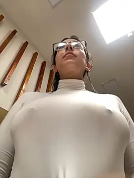 Snapshot of Nicollemays chatting on 02.15.25 Nicollemays online show from 02.15.25