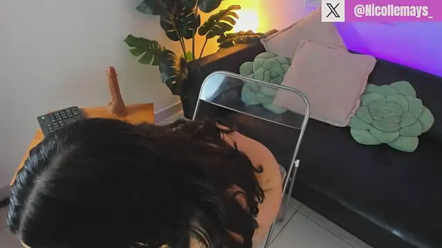 Snapshot of Nicollemays chatting on 02.22.25 Nicollemays online show from 02.22.25