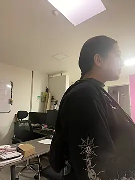 Snapshot of Nicollemays chatting on 02.24.25 Nicollemays online show from 02.24.25