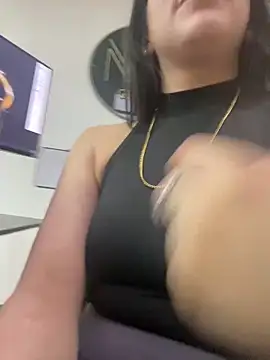 Snapshot of Nicollemays chatting on 03.10.25 Nicollemays online show from 03.10.25