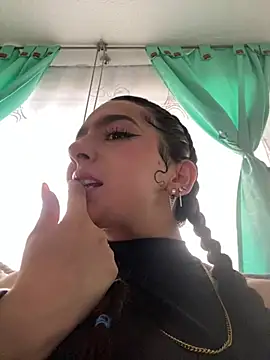 Snapshot of Nicollemays chatting on 03.17.25 Nicollemays online show from 03.17.25