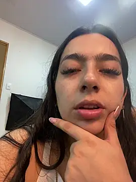 Snapshot of Nicollemays chatting on 03.22.25 Nicollemays online show from 03.22.25