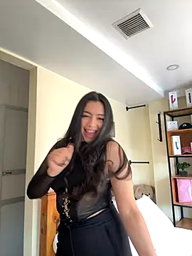 Snapshot of Nicollemays chatting on 09.22.25 Nicollemays online show from 09.22.25