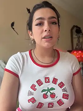 Snapshot of Nicollemays chatting on 10.21.25 Nicollemays online show from 10.21.25