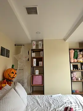 Snapshot of Nicollemays chatting on 10.22.25 Nicollemays online show from 10.22.25