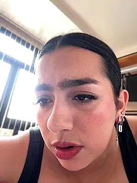 Snapshot of Nicollemays chatting on 11.05.25 Nicollemays online show from 11.05.25