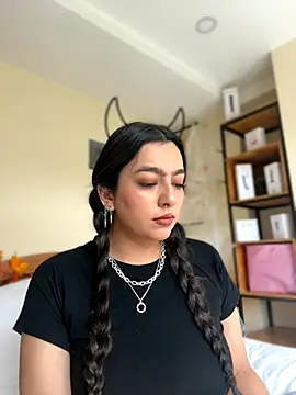 Snapshot of Nicollemays chatting on 11.10.25 Nicollemays online show from 11.10.25