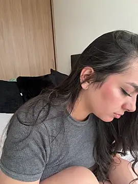 Nicollemays online show from 03.05.26