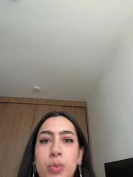 Snapshot of Nicollemays chatting on 05.27.26 Nicollemays online show from 05.27.26