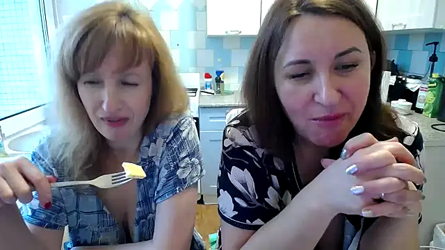 Snapshot of DonnaMagdalena chatting on 12.25.24 DonnaMagdalena online show from 12.25.24