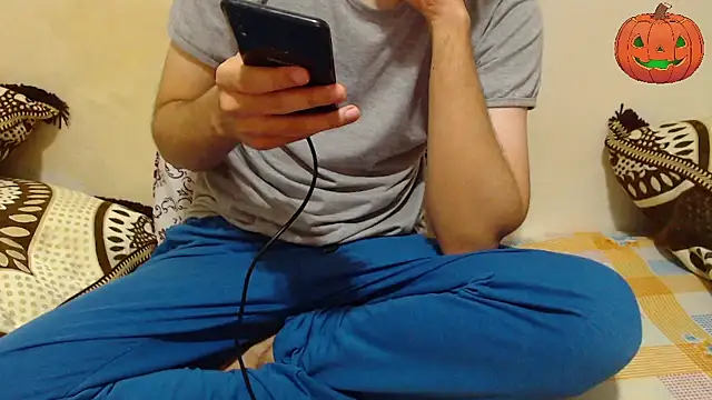 Snapshot of Alexdelarge323 chatting on 10.11.25 Alexdelarge323 online show from 10.11.25