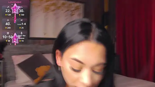 Snapshot of MadyLuxxx chatting on 01.31.25 MadyLuxxx online show from 01.31.25