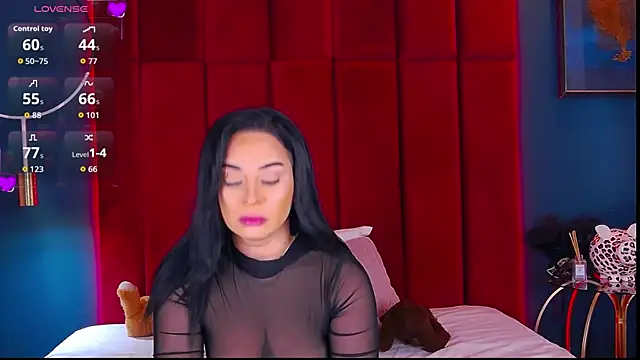 Snapshot of MadyLuxxx chatting on 11.20.25 MadyLuxxx online show from 11.20.25