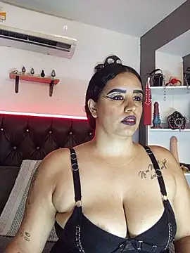 Snapshot of MariaGaitan chatting on 04.22.26 MariaGaitan online show from 04.22.26