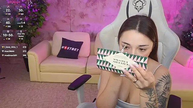 Jasmine Flow online show from 01.05.25