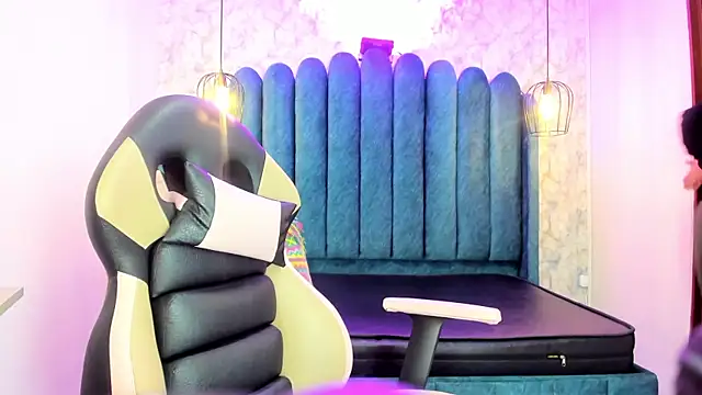 nalalye cruzz  online show from 10.26.25