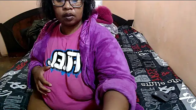 Snapshot of ZOQULUx chatting on 05.27.26 ZOQULUx online show from 05.27.26
