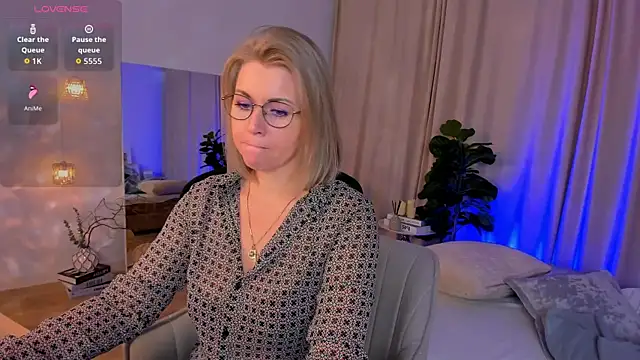 Snapshot of Annie_Light chatting on 03.28.26 Annie Light online show from 03.28.26