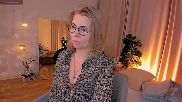 Snapshot of Annie_Light chatting on 04.03.26 Annie Light online show from 04.03.26