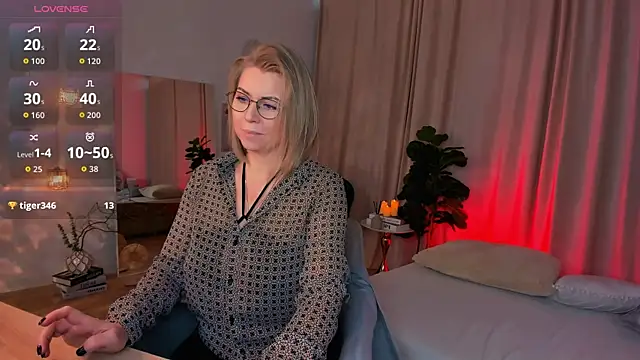 Snapshot of Annie_Light chatting on 04.06.26 Annie Light online show from 04.06.26