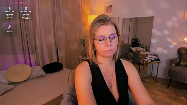 Snapshot of Annie_Light chatting on 04.16.26 Annie Light online show from 04.16.26