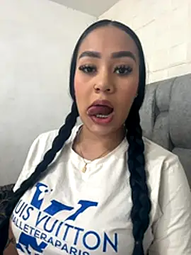 Snapshot of Luisa_Fernandaa chatting on 10.24.25 Luisa Fernandaa online show from 10.24.25