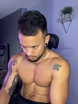 Snapshot of ARON_TAYLER01 chatting on 10.03.25 ARON TAYLER01 online show from 10.03.25