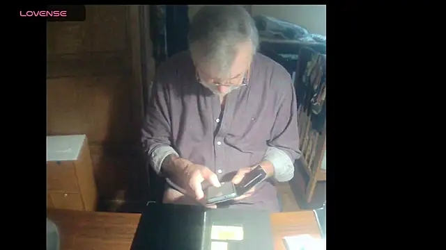 Snapshot of terrybare chatting on 12.29.24 terrybare online show from 12.29.24