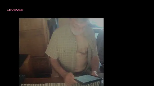 Snapshot of terrybare chatting on 09.20.25 terrybare online show from 09.20.25