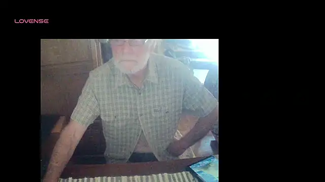 Snapshot of terrybare chatting on 09.21.25 terrybare online show from 09.21.25