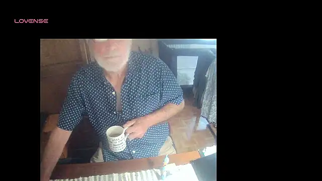 Snapshot of terrybare chatting on 10.03.25 terrybare online show from 10.03.25