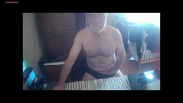 Snapshot of terrybare chatting on 10.30.25 terrybare online show from 10.30.25