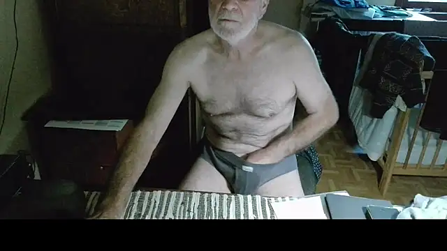 Snapshot of terrybare chatting on 11.02.25 terrybare online show from 11.02.25