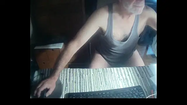 Snapshot of terrybare chatting on 11.29.25 terrybare online show from 11.29.25