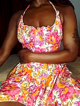 Snapshot of NicRaisaa chatting on 10.02.25 NicRaisaa online show from 10.02.25