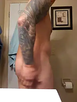 Snapshot of MrBiggBallz chatting on 01.20.25 MrBiggBallz online show from 01.20.25