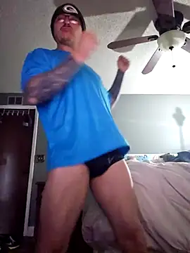 Snapshot of MrBiggBallz chatting on 12.17.25 MrBiggBallz online show from 12.17.25